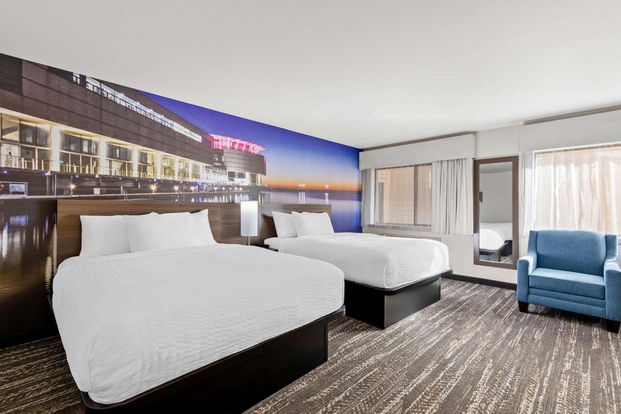 Clarion Pointe Hotel Milwaukee Exterior photo